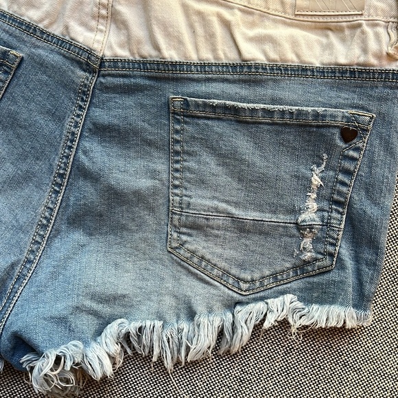 🤍 Vintage Kendal and Kylie Distressed Denim White High Rise Shorts , Size: 11 - Picture 9 of 12